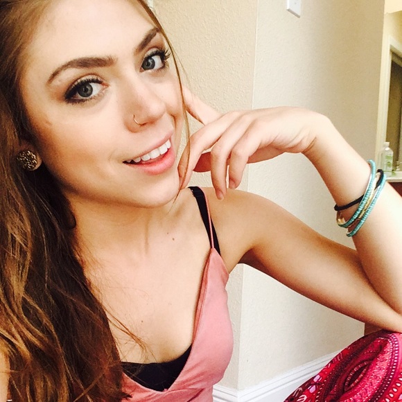 Meet your Posher, Rachel - Picture 1 of 1